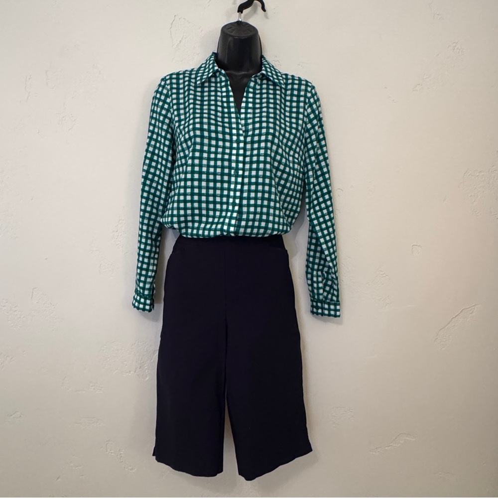 Chicos Navy Blue Pull On Stretch Shorts Size 1.5